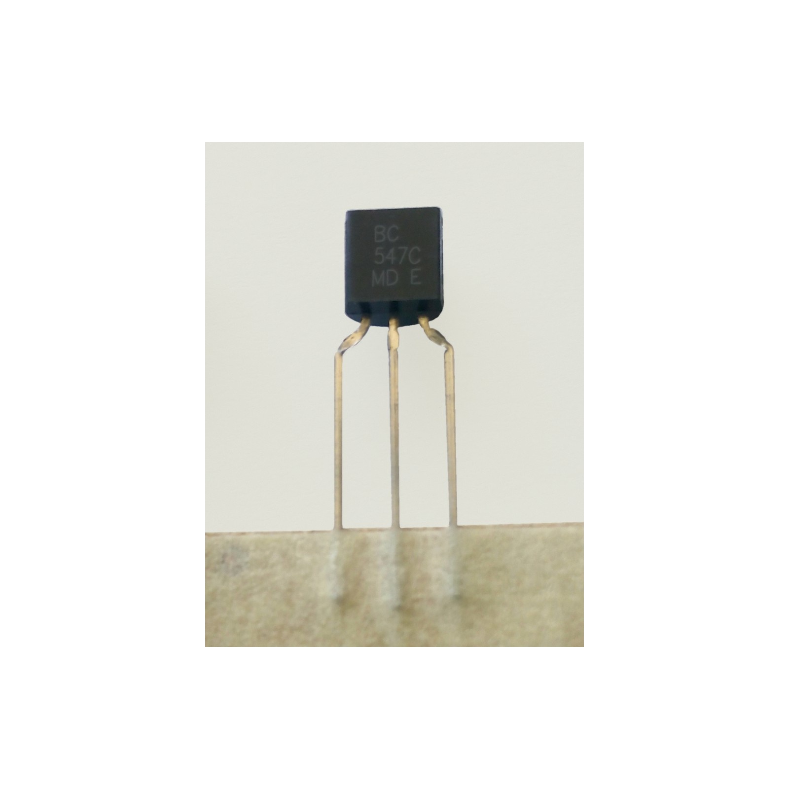 Transistor bipolar NPN BC547C La Tienda del Tecnófilo